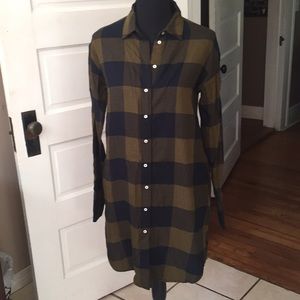 Olive green and navy H&M long sleeve button tunic